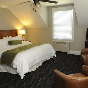 Standard Queen Room Inn